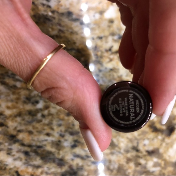 Hourglass Hidden Concealer in shade natural - Picture 2 of 3